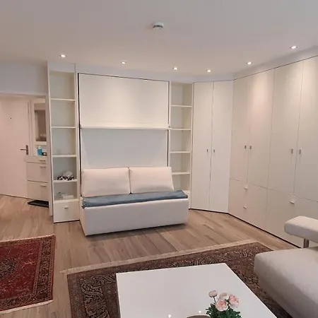 Und Ferienwohnung, Wohnen Auf Zeit, Callenberger Strasse, Apartamento