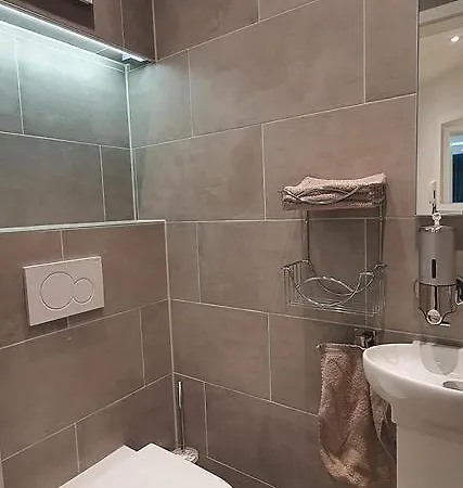 Und Ferienwohnung, Wohnen Auf Zeit, Callenberger Strasse, Apartamento *